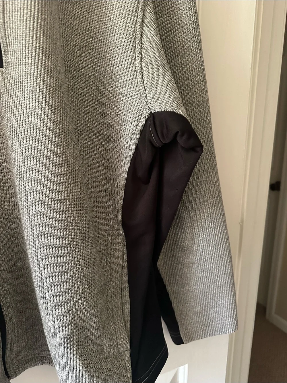 Izod Men’s Gray Knit Zip-Up Sweater with Black Inner Lining